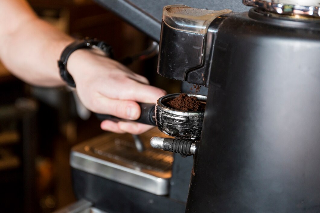 Jak prawidłowo dbać o ekspres do kawy Saeco – praktyczne porady