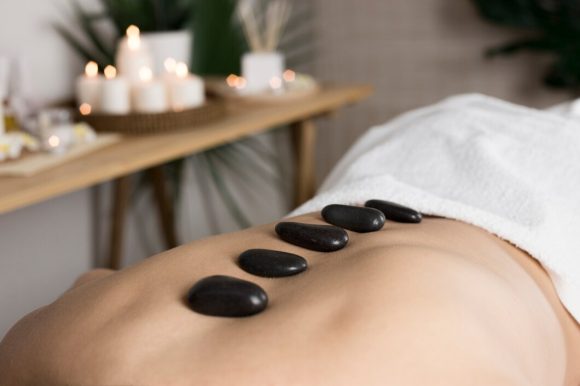 Jakie są korzyści z różnych typów masaży oferowanych w salonach spa?