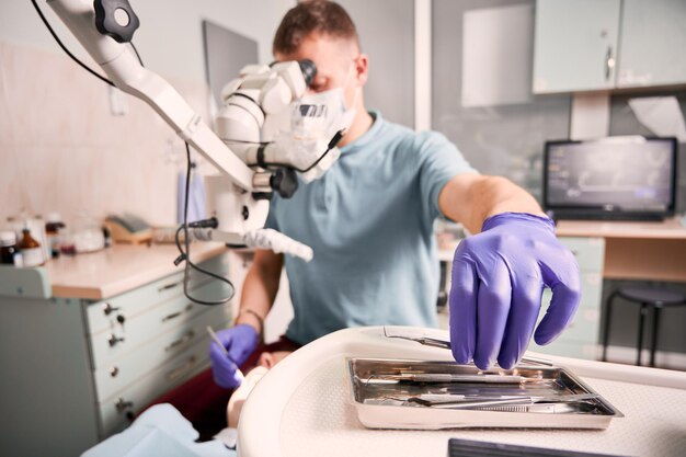 Jak nowoczesne technologie zmieniają podejście do protetyki stomatologicznej?