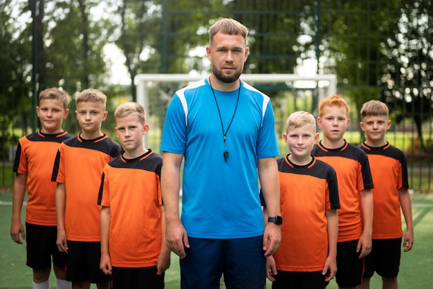 Jak wybrać idealny strój do gry w piłkę nożną: Praktyczne porady dla amatorów i profesjonalistów